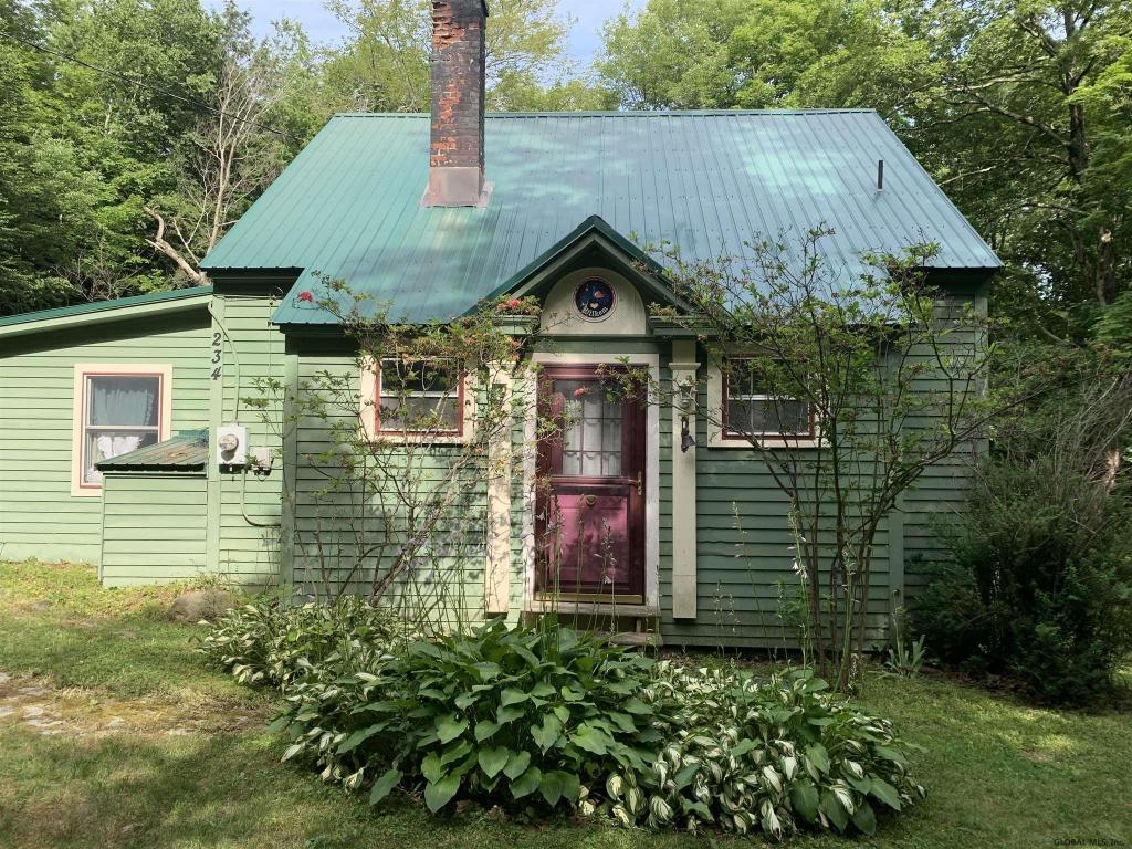 Rensselaer County Cottage, Formerly a SingleRoom 1930s Schoolhouse
