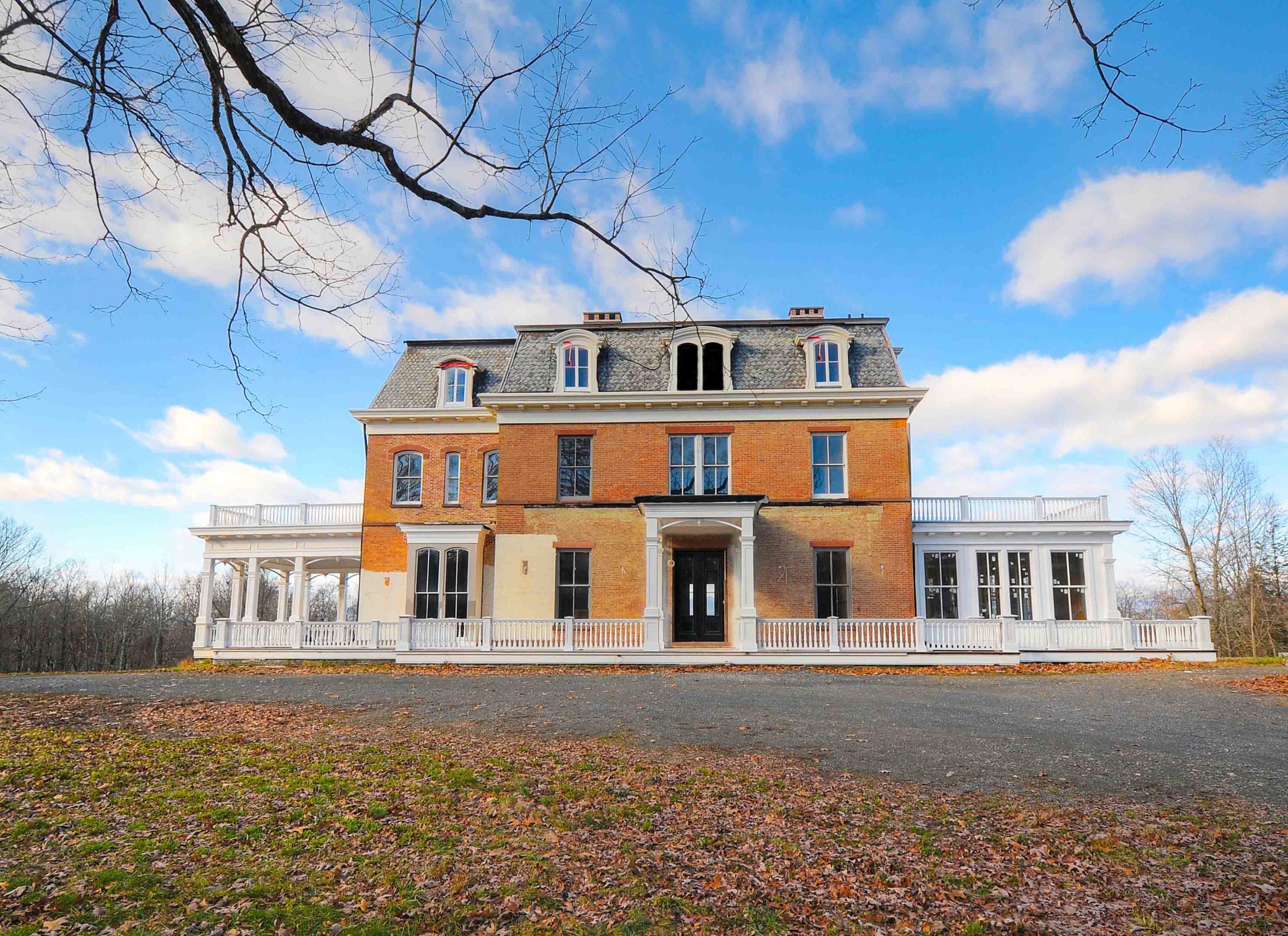 Oak Terrace Estate in Dutchess County, NY Needs Finishing