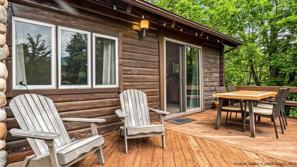Hunter Mountain Cabin Consisting of Two Living Spaces