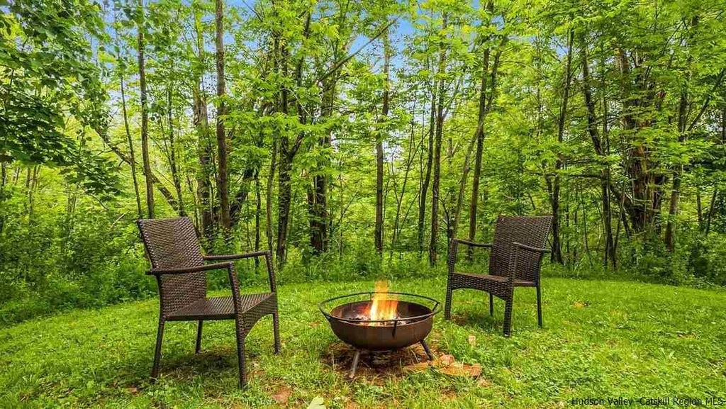 Hunter Mountain Cabin Consisting of Two Living Spaces