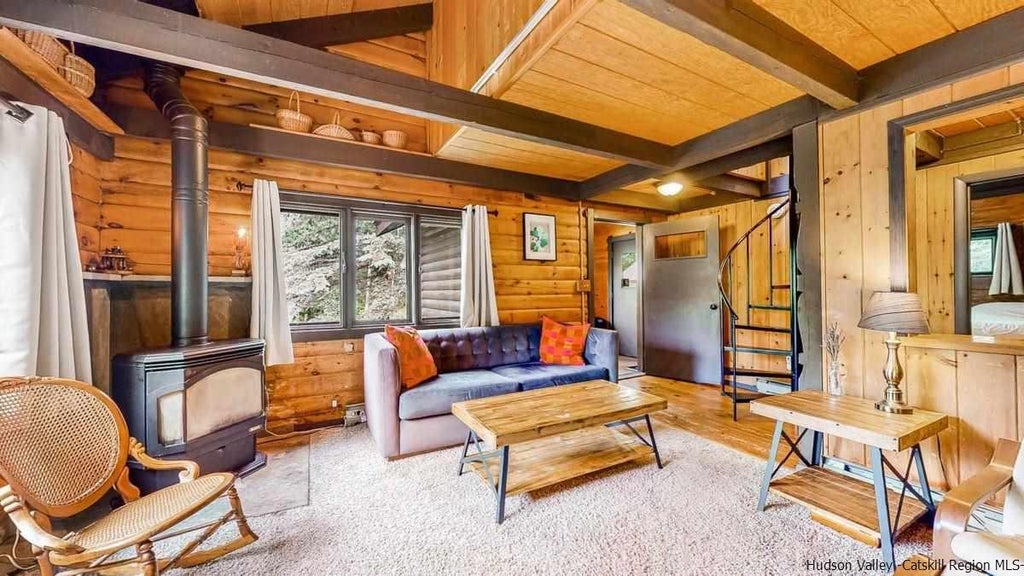 Hunter Mountain Cabin Consisting of Two Living Spaces