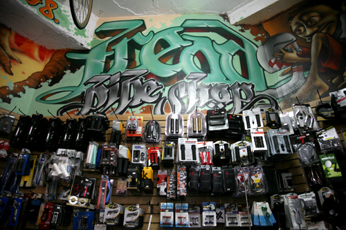 Daily Grind Ozzie Perez & Tread Bike Shop Washington Heights, Inwood