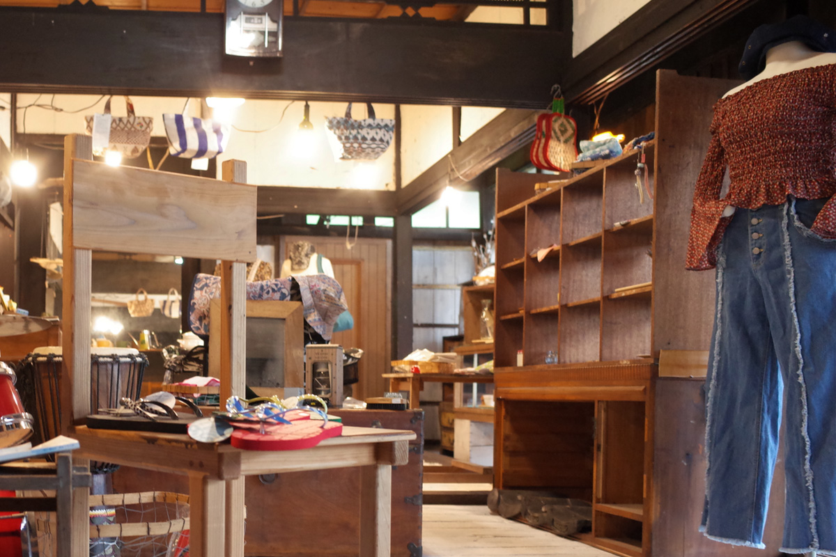 雑貨＆海を望む古民家カフェ 「red bluff cove（レッド・ブラフ・コブ）」鹿屋市 カゴシマPLAT