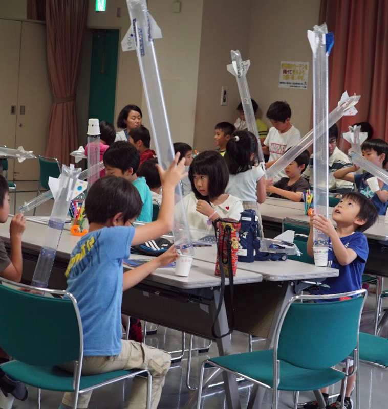 バルーンロケットが真っ直ぐ飛ぶには理由がある！工作しながら体感しよう【コズミックカレッジ開催レポート】 宙ガール