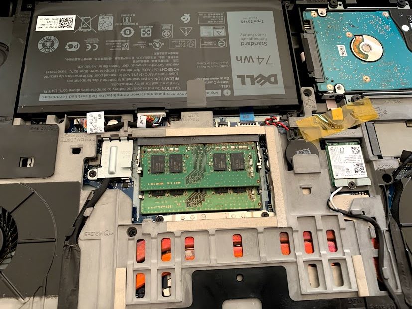 Dell Inspiron 15 7000 でメモリの増設方法、分解方法、カバーの開け方 (ウラシ