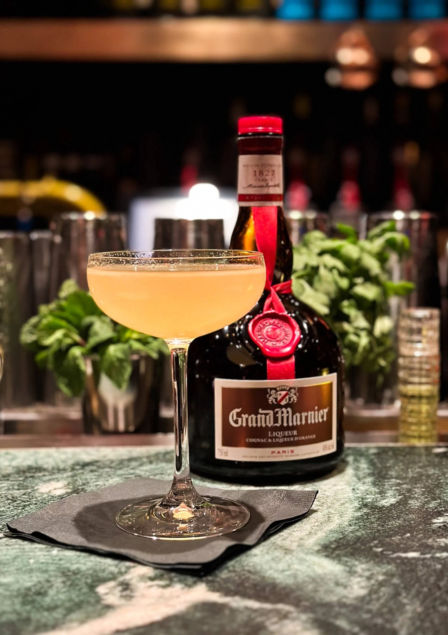 Grand 75 Champagne & Grand Marnier cocktail Urbaine City