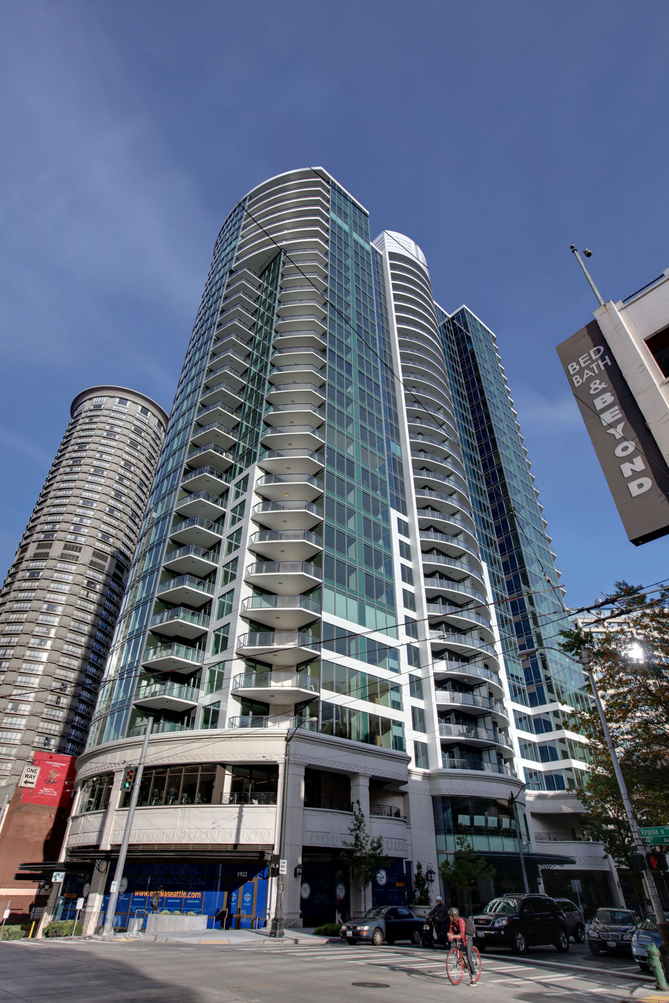 The Escala 14th Floor 1bd/1.5ba w/Beautiful Updates, Private Vestibule