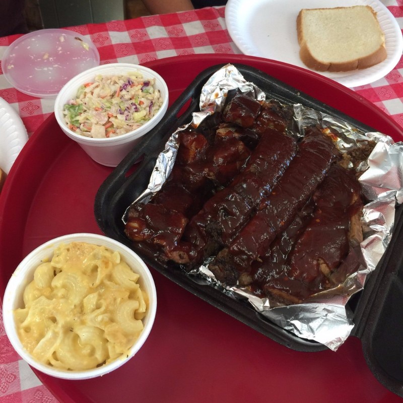 Robert Earl’s BBQ Long Beach Urban Dining Guide
