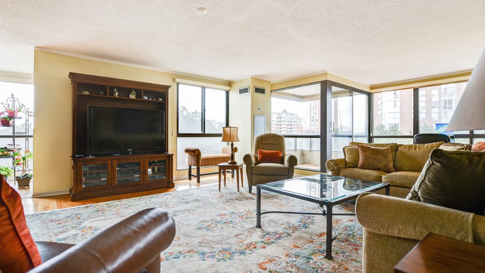 A HouseSized Highgate Condominium At Wynford/Eglinton Urbaneer