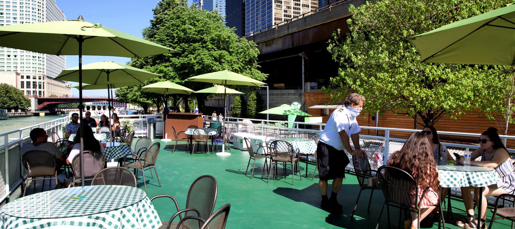 A Floating Rooftop Bar Will Dock at the Chicago Riverwalk Every Weekend