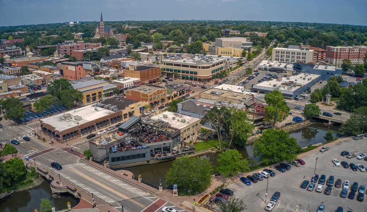 8 Best Restaurants and Bars in Naperville, IL UrbanMatter