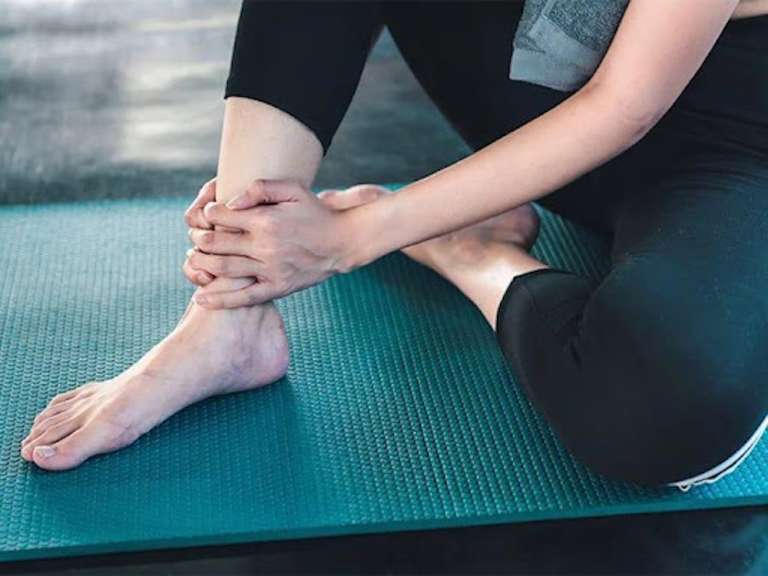 What is Leg Pain? And How to Treat It? UrbanMatter