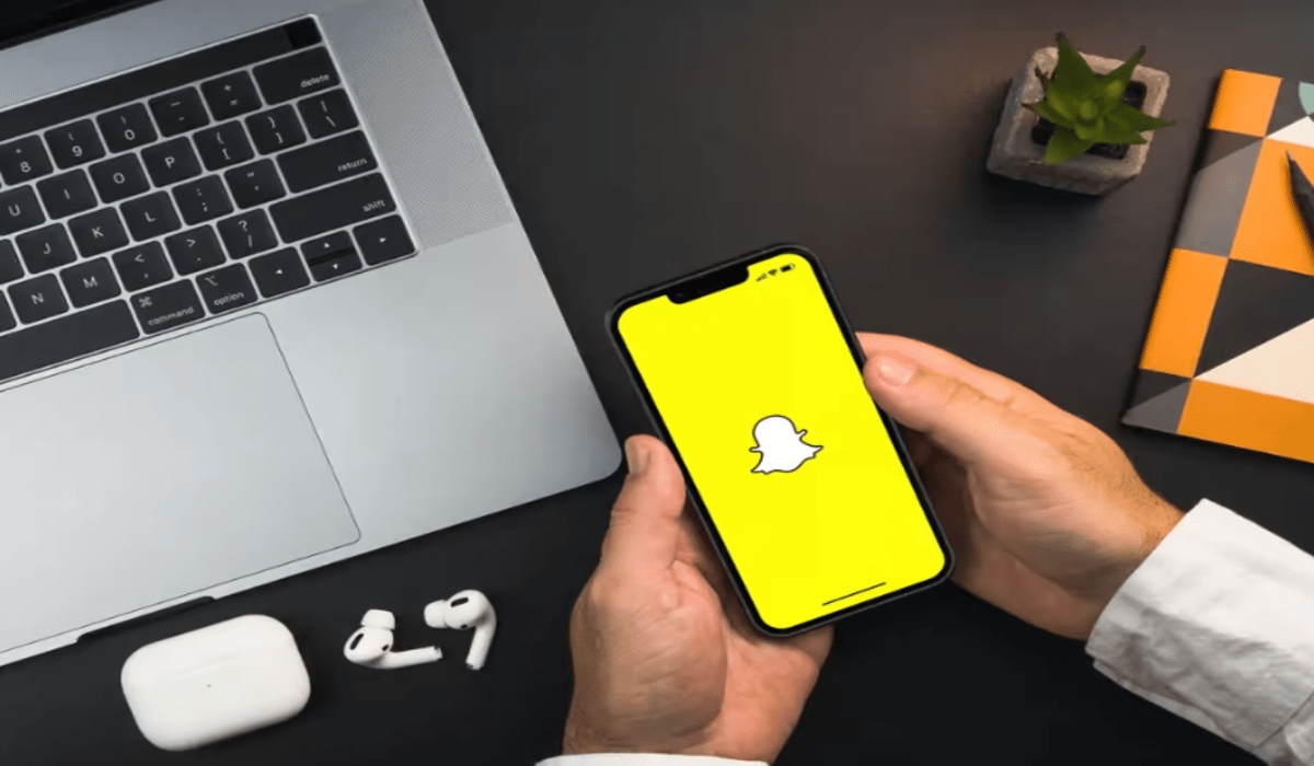 Save Snapchat Content Secretly with Top Snapchat Saver Apps UrbanMatter