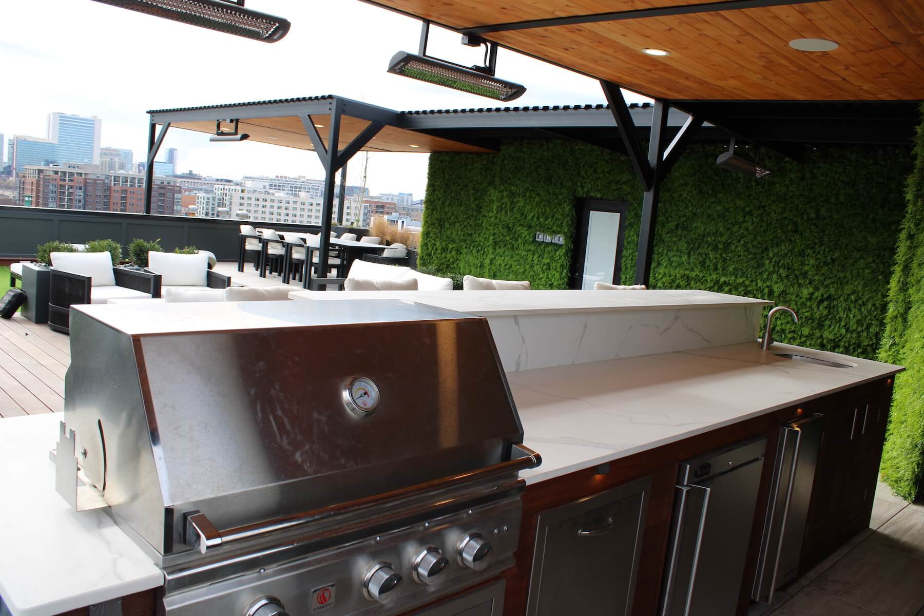 Roof Deck With Amenities Old Town Urban Rooftops Chicago Roof Decks