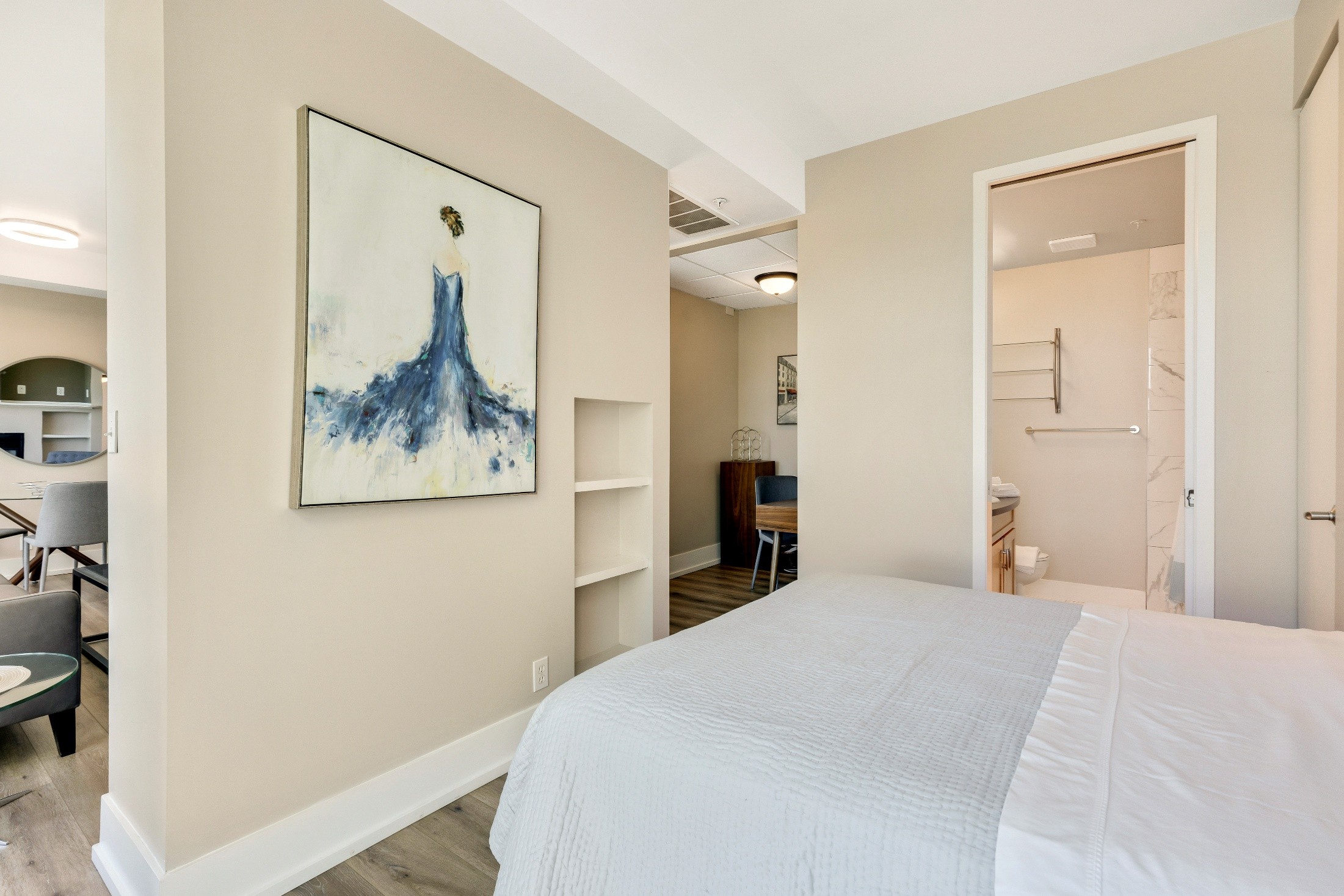 1 Bedroom Apartment for Rent in Downtown Calgary Fully Furnished