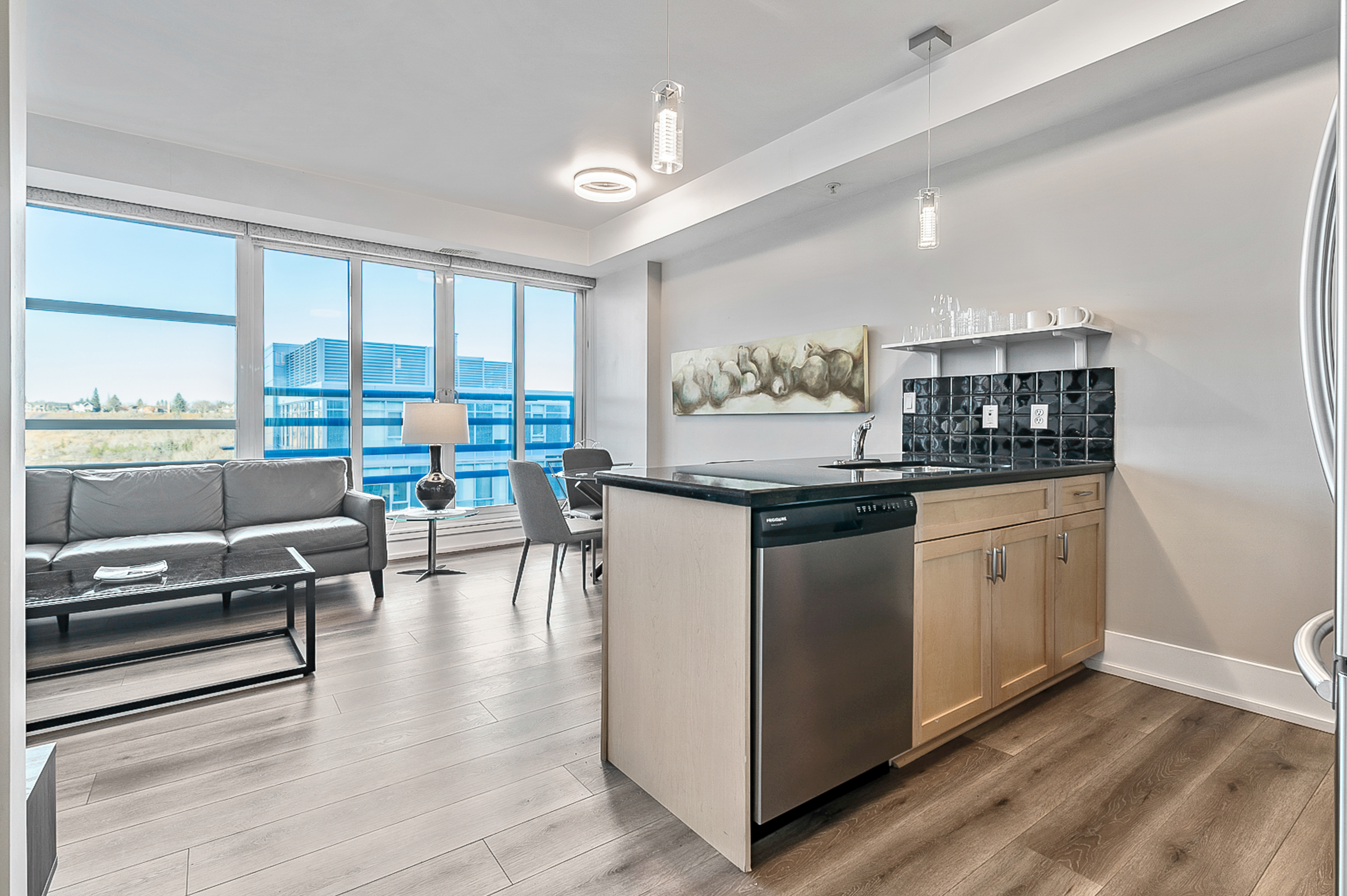 1 Bedroom Apartment for Rent in Downtown Calgary Fully Furnished