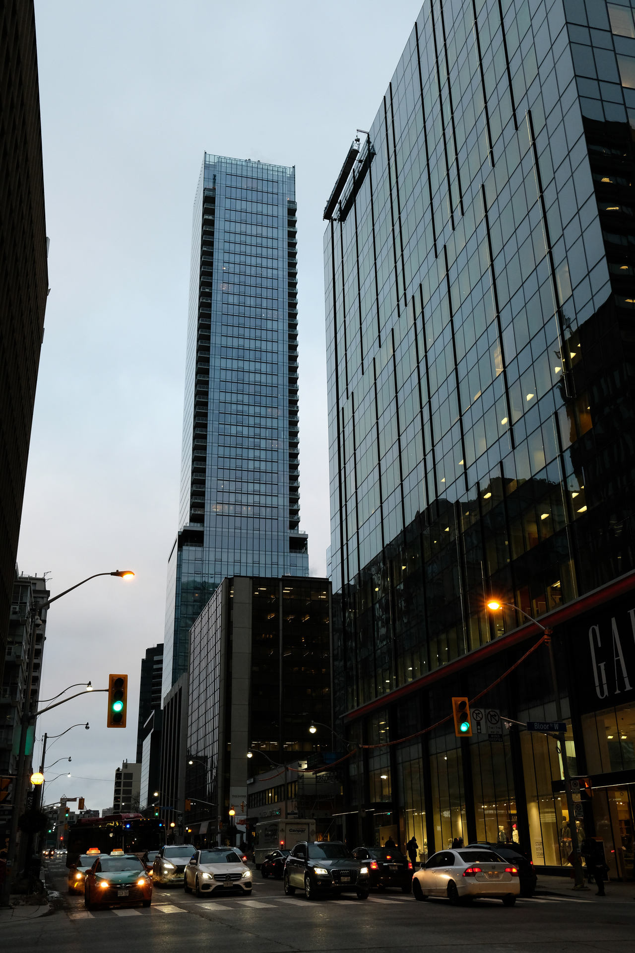 Four Seasons Hotel and Private Residences Toronto 204m 52s