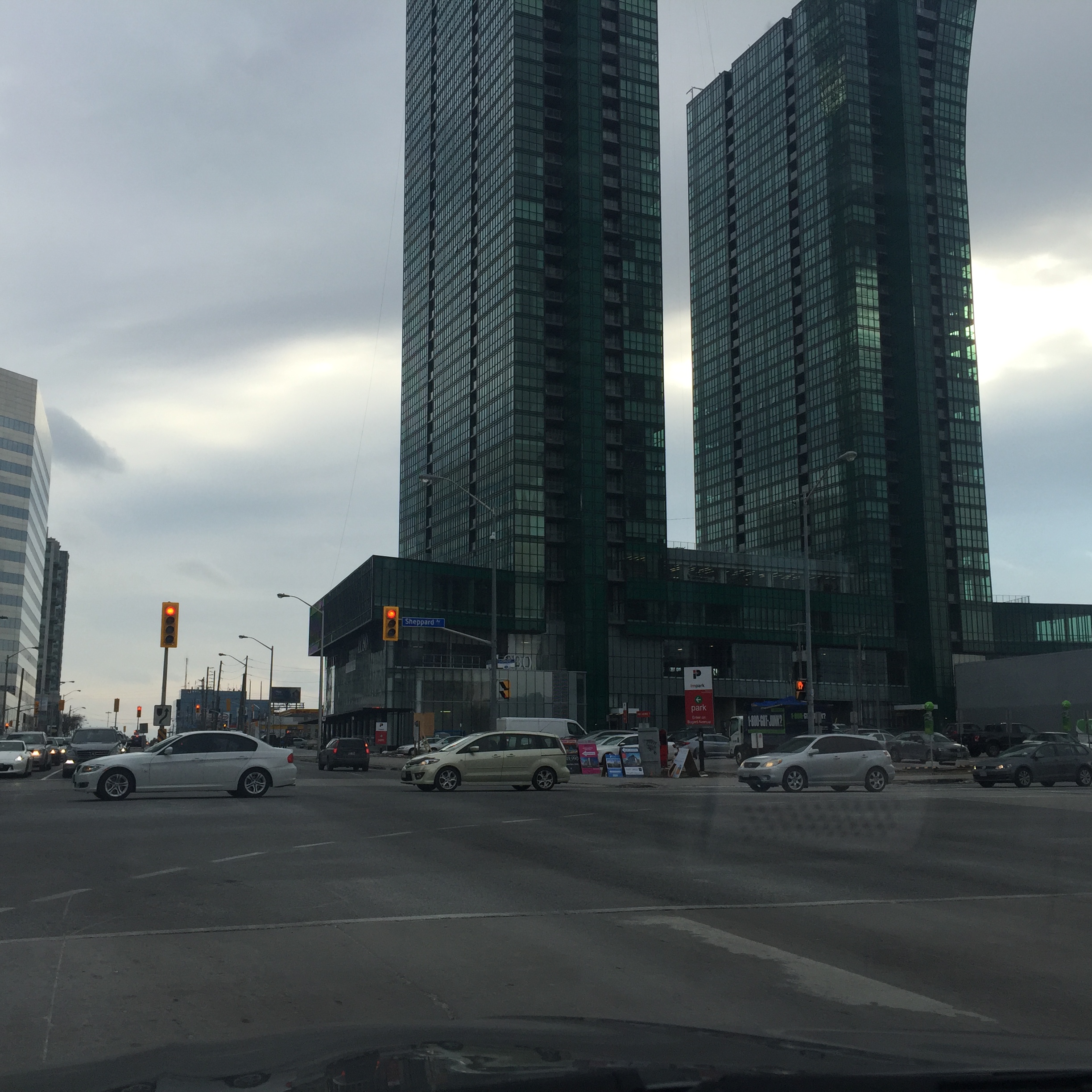 Emerald Park Condos 128.92m 40s Bazis Rosario Varacalli Page