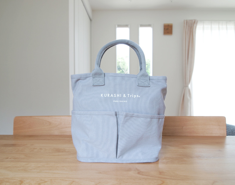 雨の日にもお気に入りを」撥水レザーの2Wayトートバッグ（ブラック） - 北欧、暮らしの道具店 北欧暮らしの道具店で買ったもの。: いえのこと。