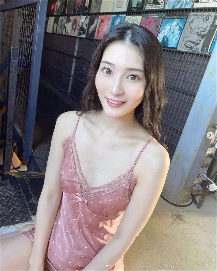 Suzu Honjo ดาราAV ผู้มียอดจองผลงานหนังโป๊หลักหมื่นก่อนเดบิวต์