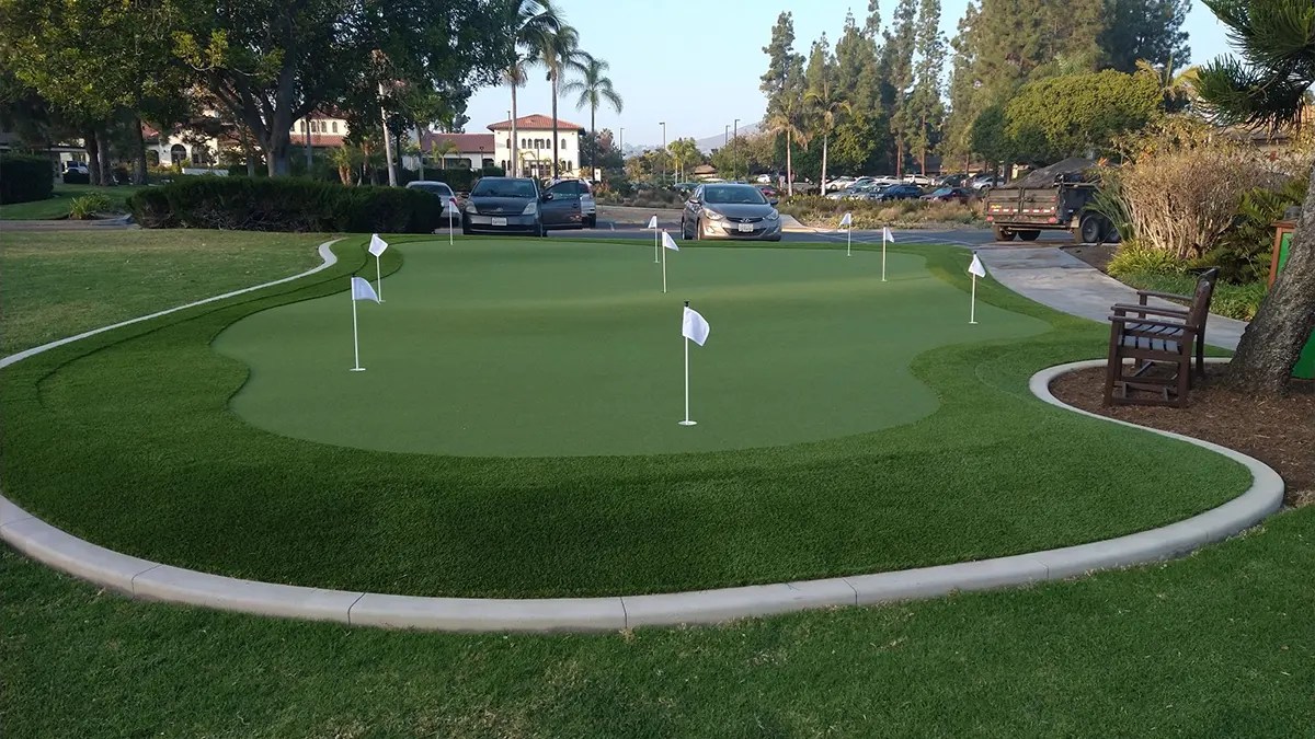 Expertly Designed Golf Putting Greens US Turf
