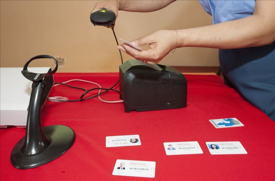 Tarjetas Magnéticas Para Los Que Visiten A Los Presos En La Cárcel