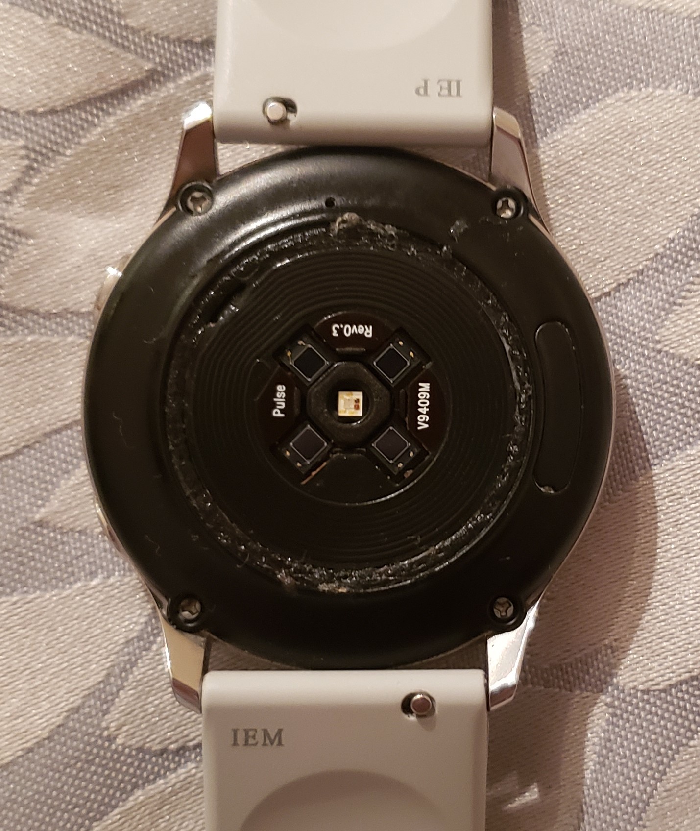 Solved Sensor cover came off on the Galaxy watch line Samsung