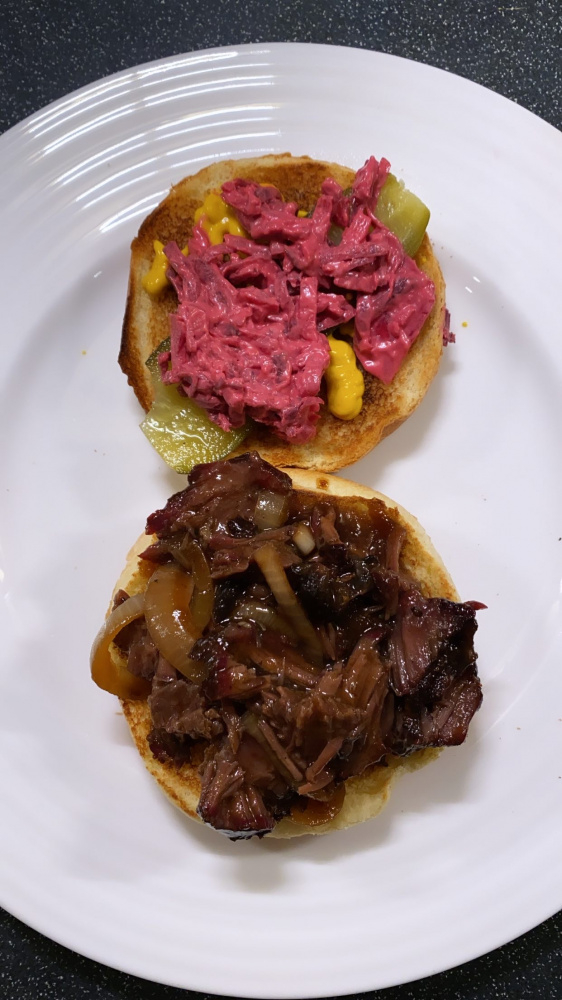 Beef cheeks in buns with pics 🐮 🍔 — Big Green Egg Forum