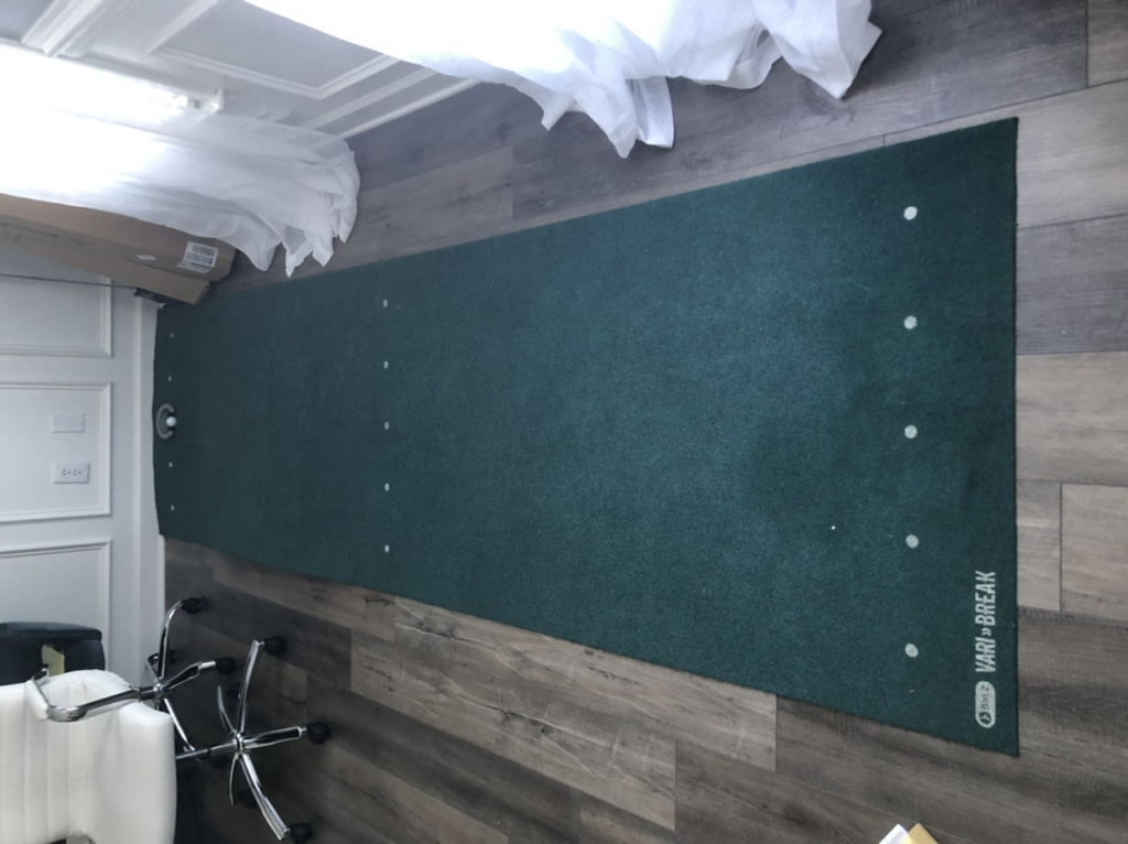 Skilz vari break putting mat and golf galaxy gift card