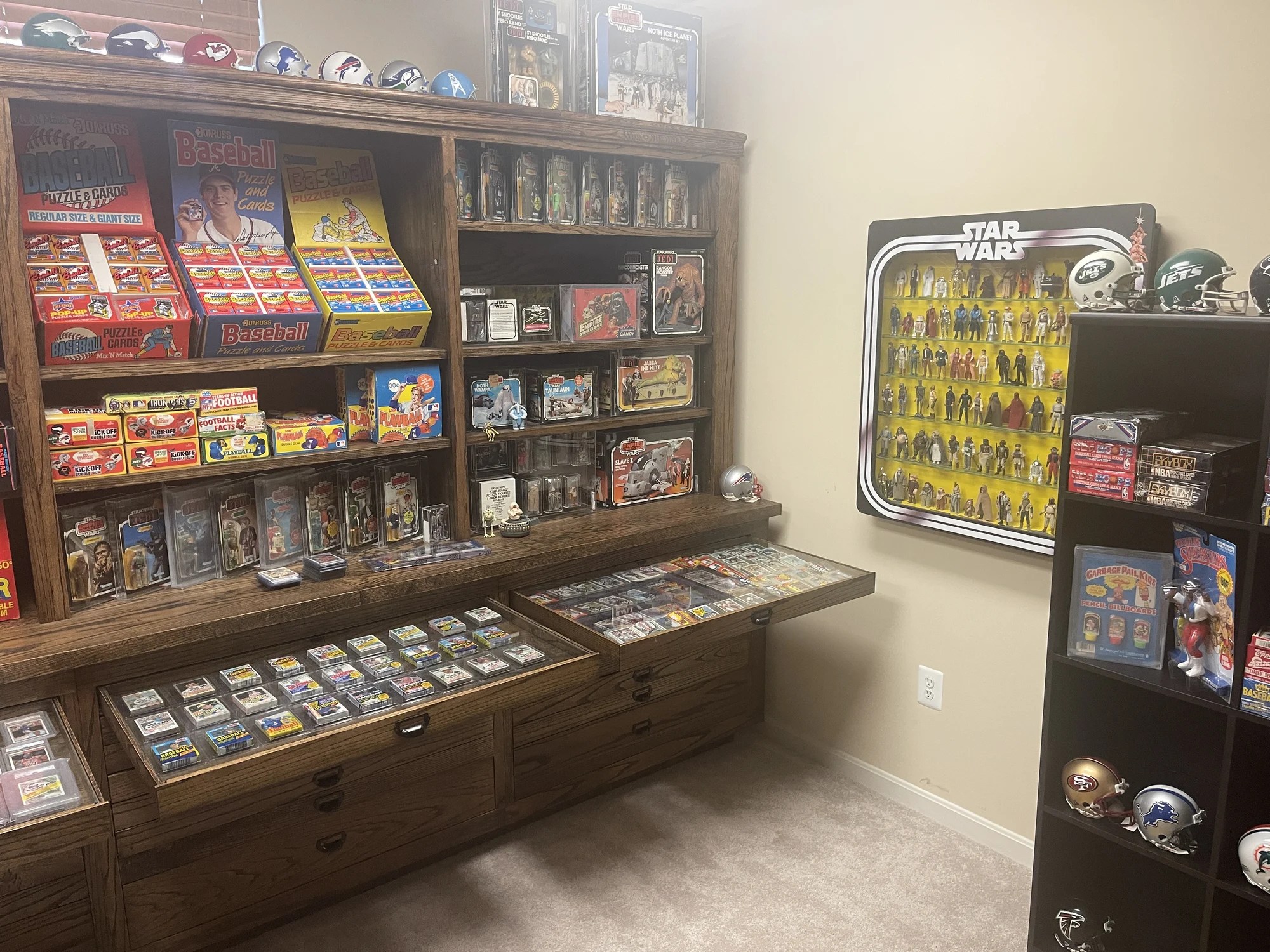 Card display room — Collectors Universe