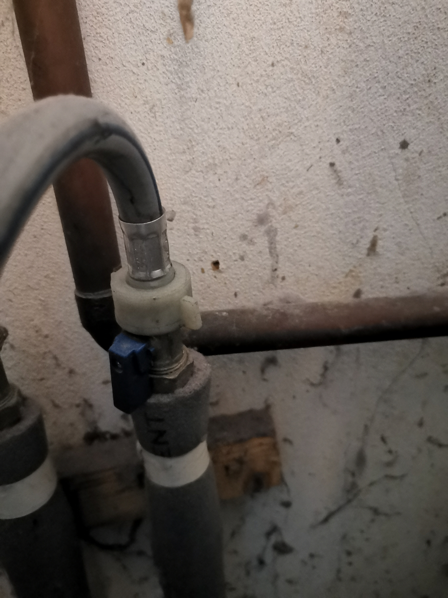 Can I connect the fridge's water line to the washing machine supply