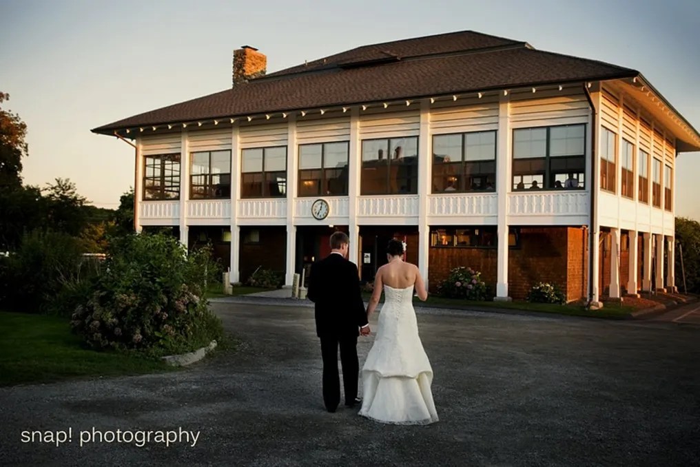 Kinney Bungalow at Sunset Farm Reception Venue Wedding Service Guide US