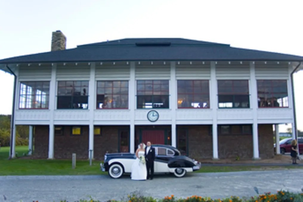 Kinney Bungalow at Sunset Farm Reception Venue Wedding Service Guide US