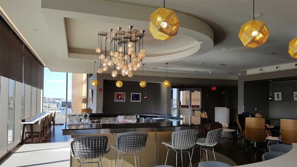 15 Best Airport Lounges in the US [Update 2024]