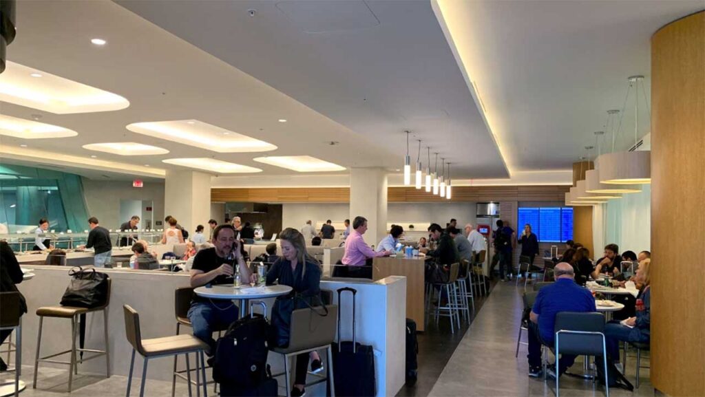 15 Best Airport Lounges in the US [Update 2024]