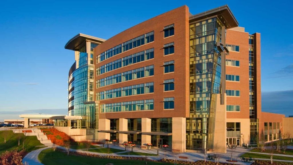 Top 10 Largest Hospitals in Iowa [List of 2024]