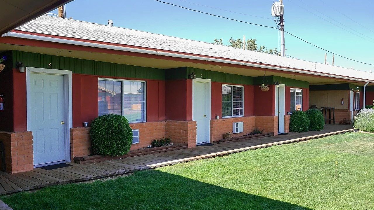 Petrified Forest National Park Trails, Hotels & Camping