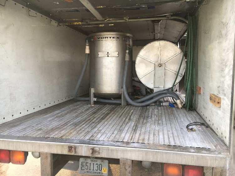 2004 Vortex 720 in Nissan UD 1400 Box Truck Used Carpet Cleaning Vans