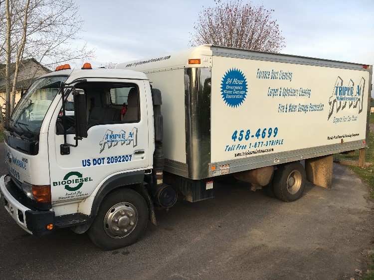 2004 Vortex 720 in Nissan UD 1400 Box Truck Used Carpet Cleaning Vans