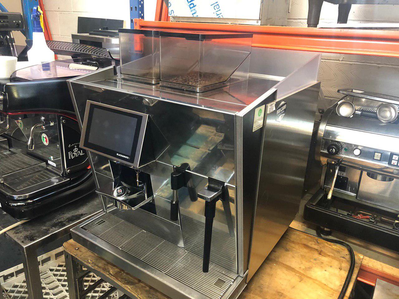 Black and white bean to cup coffee machine BW3CTS / fully serviced