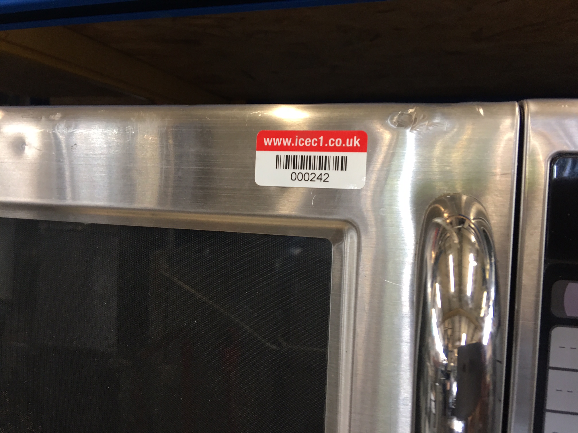 Commercial Microwave in used condition 1000W £150 inc VAT (POSSIBLE JOB LOT) 2 available sharpe