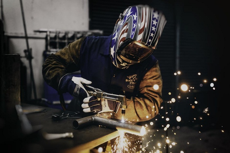 Robotic Welding vs. Manual Welding Who Comes Out On Top?