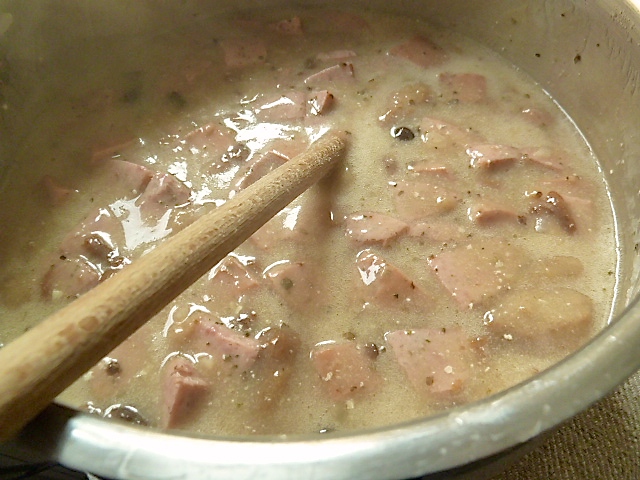 Zurek Traditionelle polnische Suppe aus Sauerteig