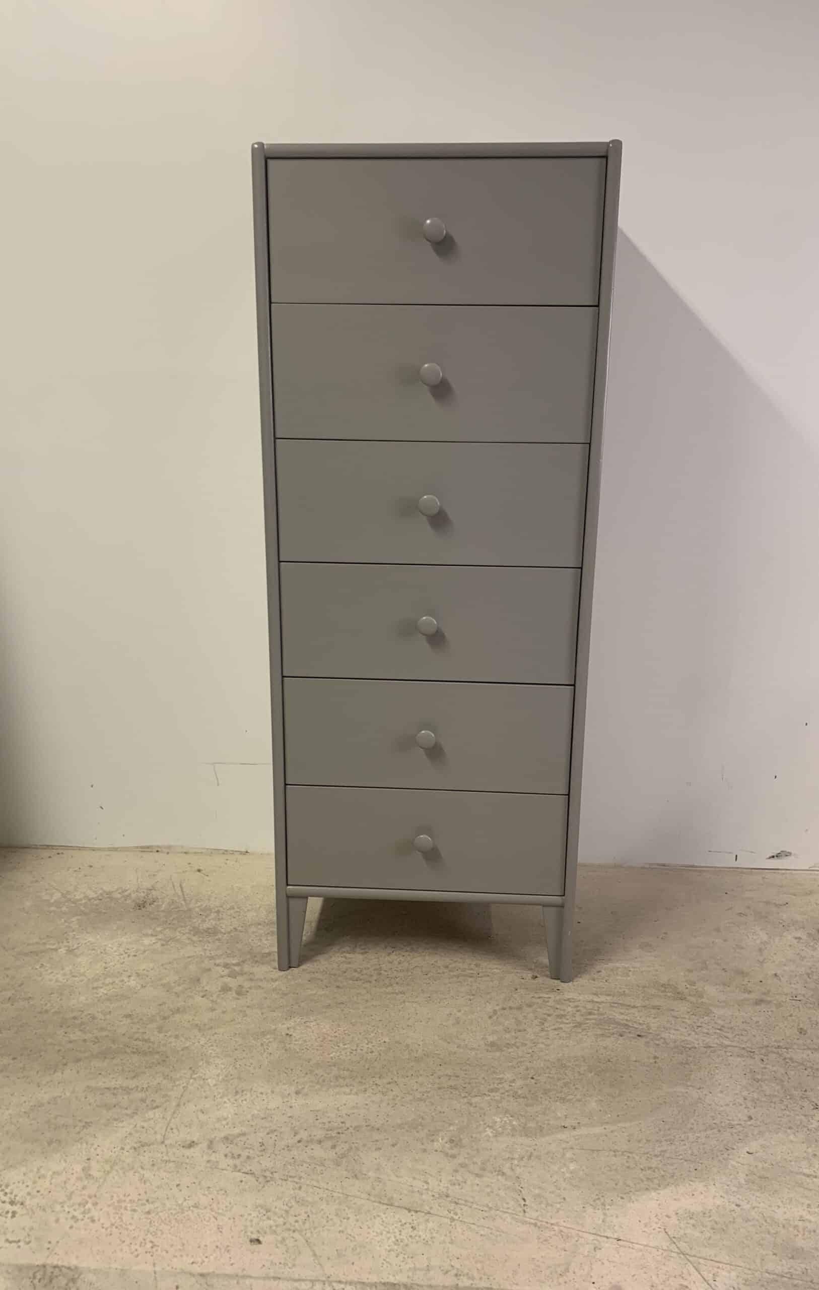 Hög Byrå Med Lådor Hög byrå med sex lådor, 1960/70tal Folks Interiör