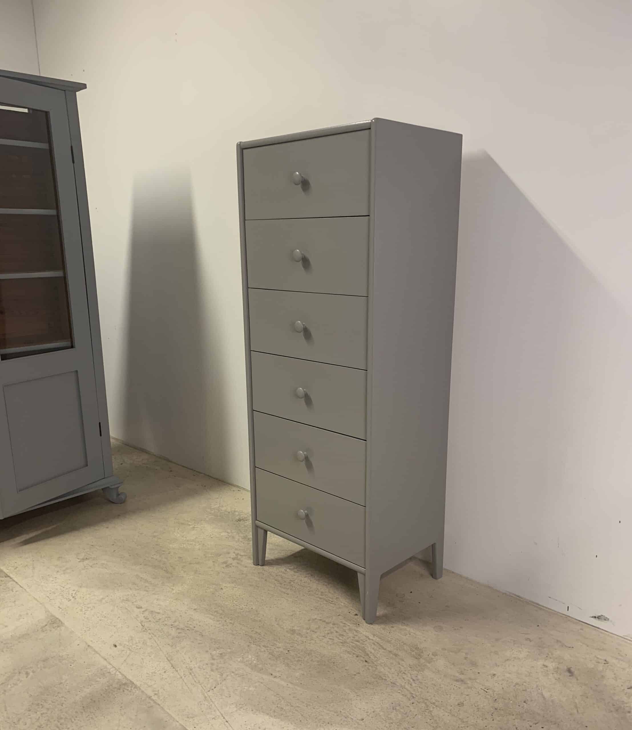 Hög Byrå Med Många Lådor Hög byrå med sex lådor, 1960/70tal Folks Interiör