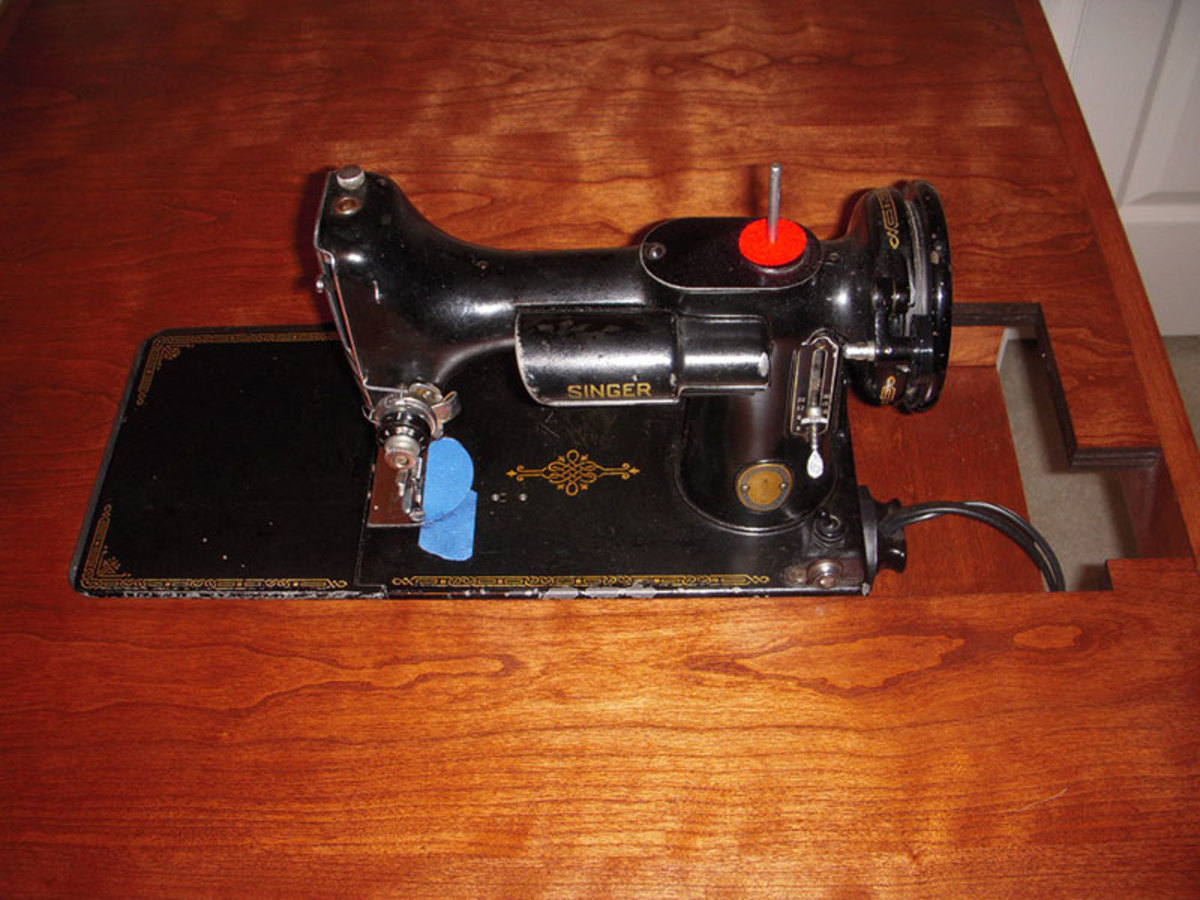 Singer Featherweight Reproduction Folding Sewing Tables & Travel Bags