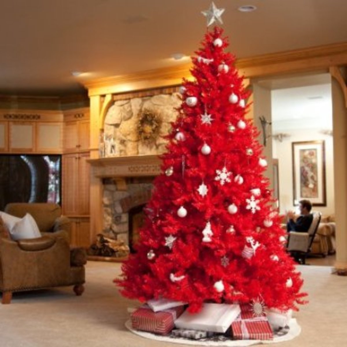 7 Unique, Beautiful Ways to Decorate Your Christmas Tree