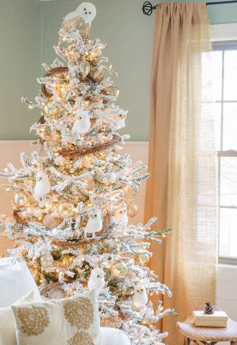 Decorated Flocked Christmas Tree 20 Stunning Christmas Tree Decorating Ideas Holidappy