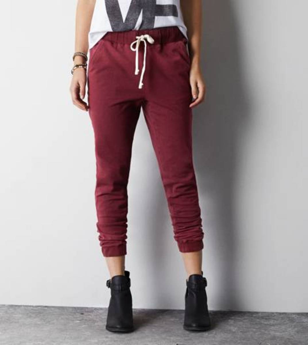 How to Wear Joggers Bellatory