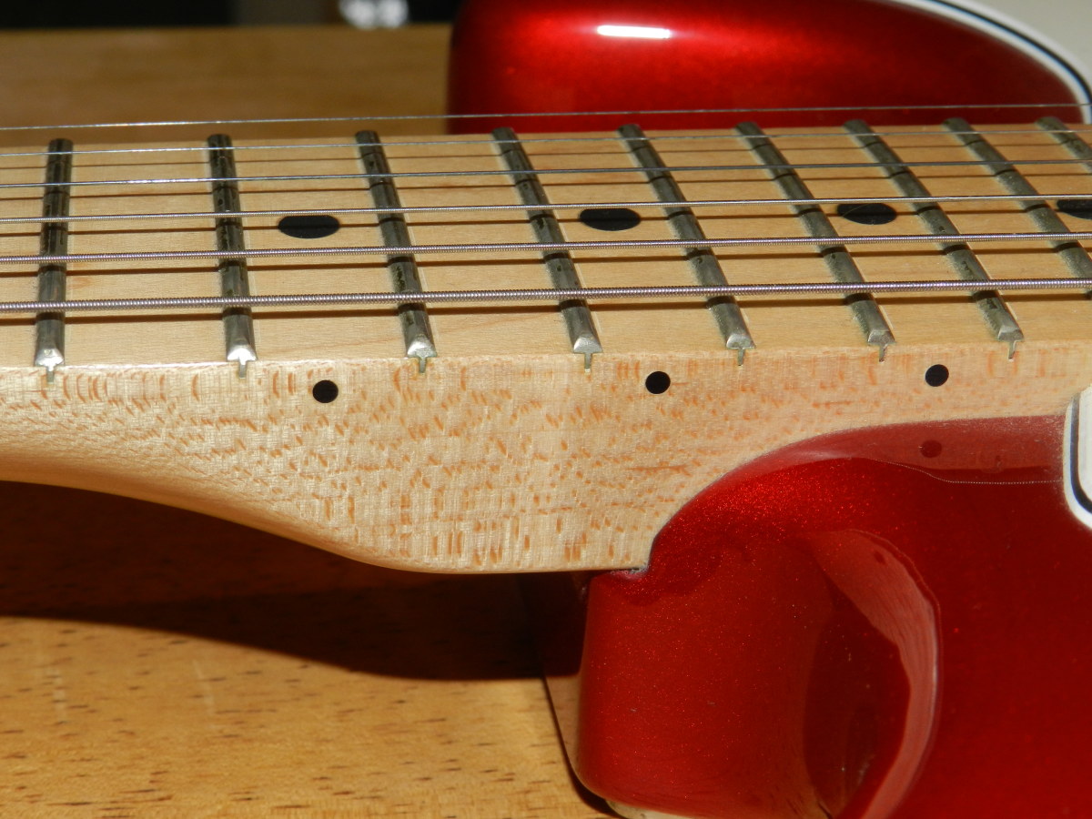Maple vs Rosewood Fretboard What’s the Difference and Which is Better
